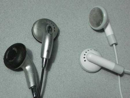 _EARBUDS.JPG