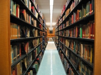 There are quite a few books in this library. There are quite a few books in this library.