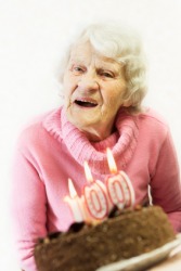 This woman's age is 100 years. This woman's age is 100 years.
