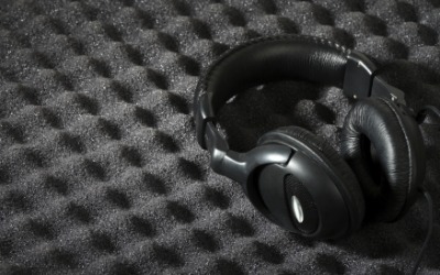 These headphones serve as an insulator. These headphones serve as an insulator.