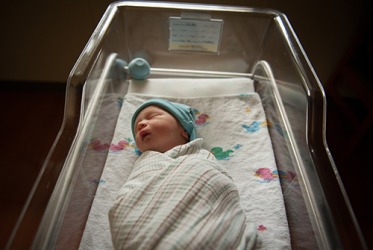 Newborns require 14 to 17 hours of sleep per day. Newborns require 14 to 17 hours of sleep per day.