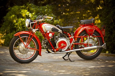 This vintage Italian motorcycle is a retrospective look at the way they were designed in the early 20th century. This vintage Italian motorcycle is a retrospective look at the way they were designed in the early 20th century.