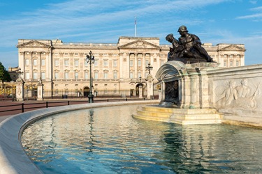 The British royalty live in Buckingham Palace in London, England. The British royalty live in Buckingham Palace in London, England.