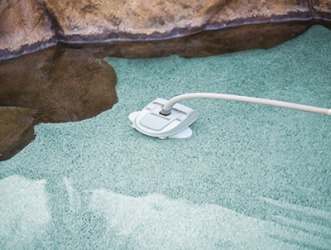 A self propelled pool cleaner helps keep debris like leaves and dirt from collecting at the bottom. A self propelled pool cleaner helps keep debris like leaves and dirt from collecting at the bottom.