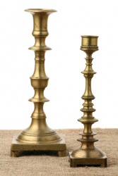 A pair of brass candlesticks. A pair of brass candlesticks.