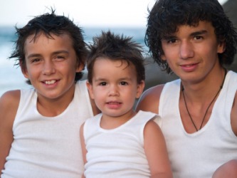 These three brothers have a close kinship. These three brothers have a close kinship.