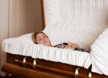 A young woman in her fnal repose. A young woman in her fnal repose.