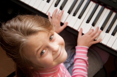 This little girl can play the piano. This little girl can play the piano.