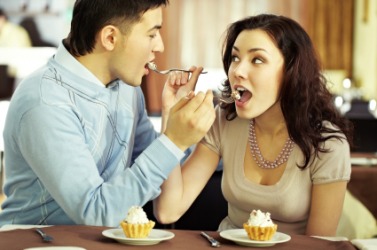 They are both eating dessert. They are both eating dessert.
