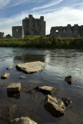 Castle ruins by the river Boyne. Castle ruins by the river Boyne.