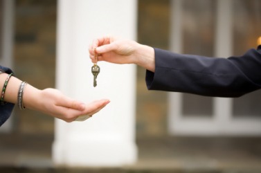 Entrust the key to me. Entrust the key to me.