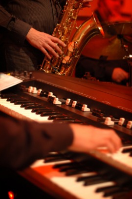 electronic organ