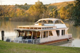 houseboat
