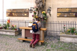 kneeler