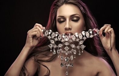 Some might consider this necklace garish. Some might consider this necklace garish.
