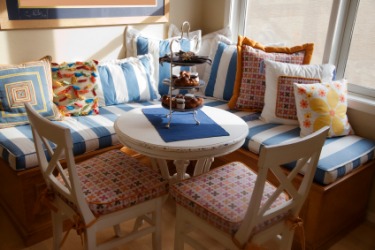 A cozy breakfast nook. A cozy breakfast nook.