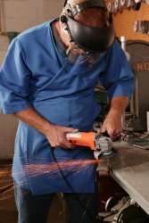 This tool uses electrical power. This tool uses electrical power.