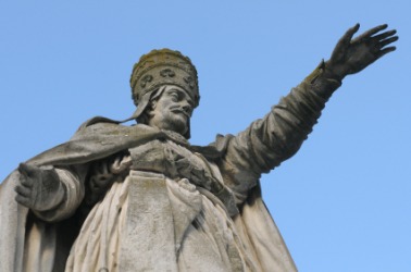 Statue of a pope holding out his hand as if to bless. Statue of a pope holding out his hand as if to bless.