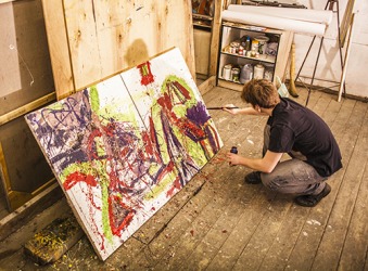 Kedrick's paintings are reminiscent of the famous American abstract expressionist artist Jackson Pollock. Kedrick's paintings are reminiscent of the famous American abstract expressionist artist Jackson Pollock.