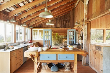 The rustic decor of the farmhouse kitchen suited its rural surroundings. The rustic decor of the farmhouse kitchen suited its rural surroundings.
